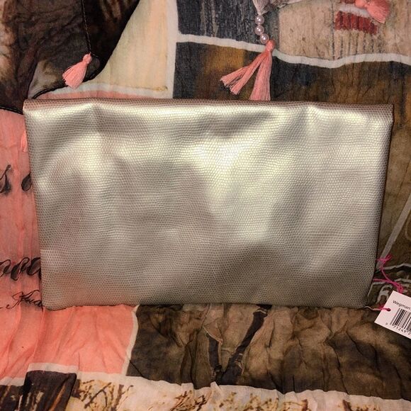 Wegman’s Holiday Pearl Bag Envelope Fold Over Clutch - Picture 2 of 5